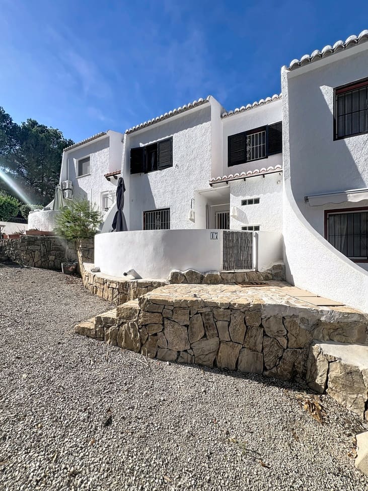 3 soveværelse Rækkehus til salg i Benissa med swimmingpool - € 299.000 (Ref: 9538979)