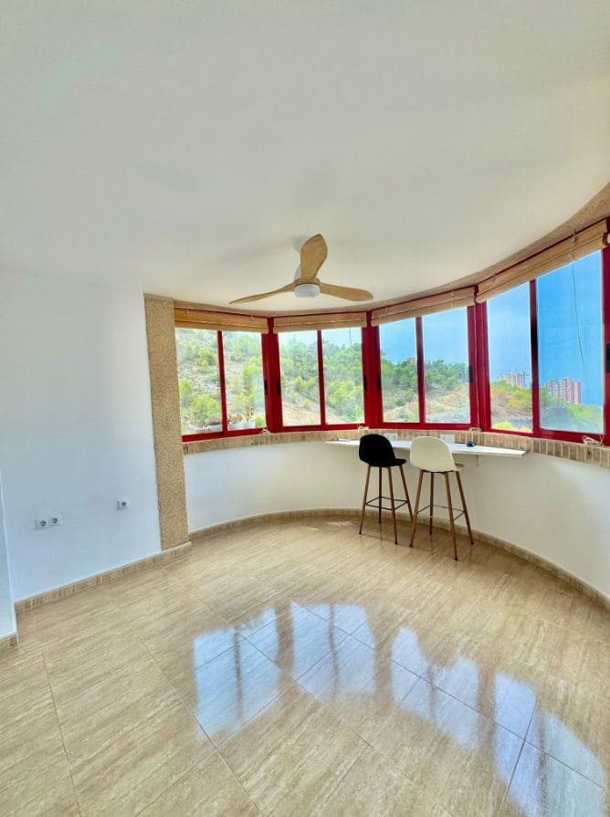 2 soverom Leilighet til salgs i Benidorm med svømmebasseng garasje - € 225 000 (Ref: 9588349)