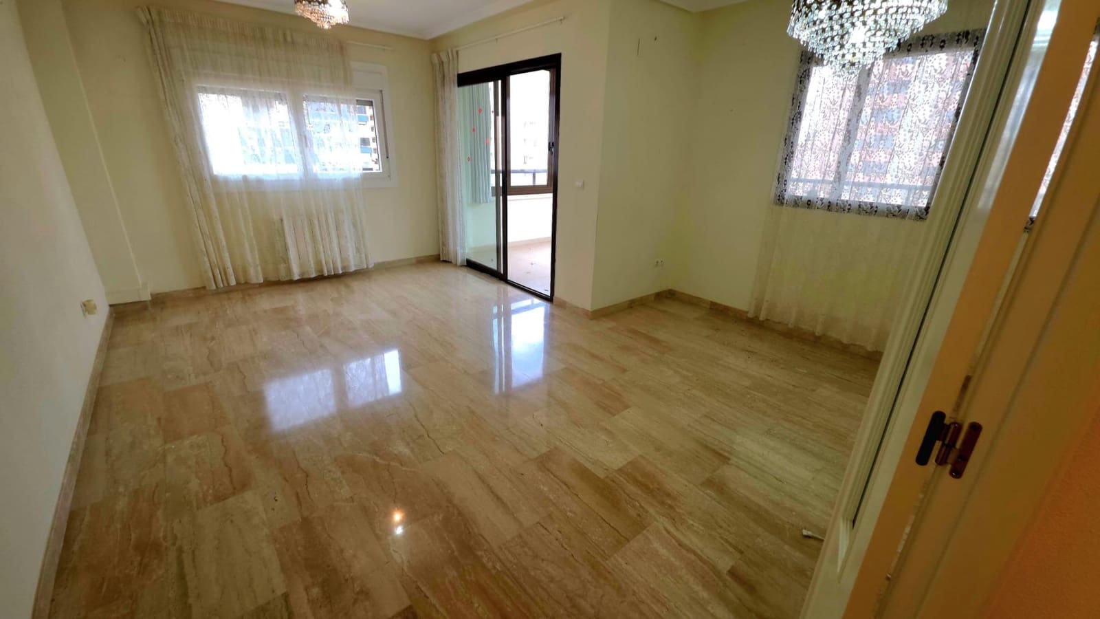 4 Zimmer Apartment zu verkaufen in Alicante / Alacant Stadt mit Pool Garage - 575.000 € (Ref: 9588352)