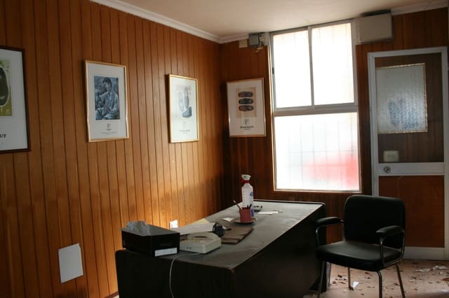 4 soveværelse Byhus til salg i Lloseta med garage - € 430.000 (Ref: 9216749)