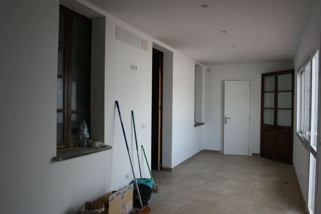 4 soveværelse Byhus til salg i Lloseta med garage - € 430.000 (Ref: 9216749)