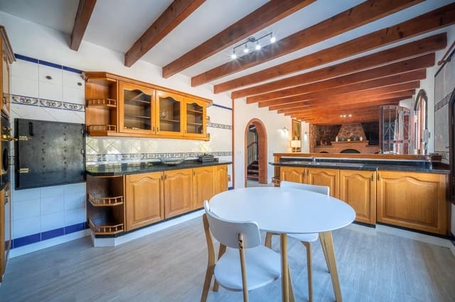 5 makuuhuone Huvila myytävänä paikassa Alcúdia mukana uima-altaan - 1 650 000 € (Ref: 9807441)