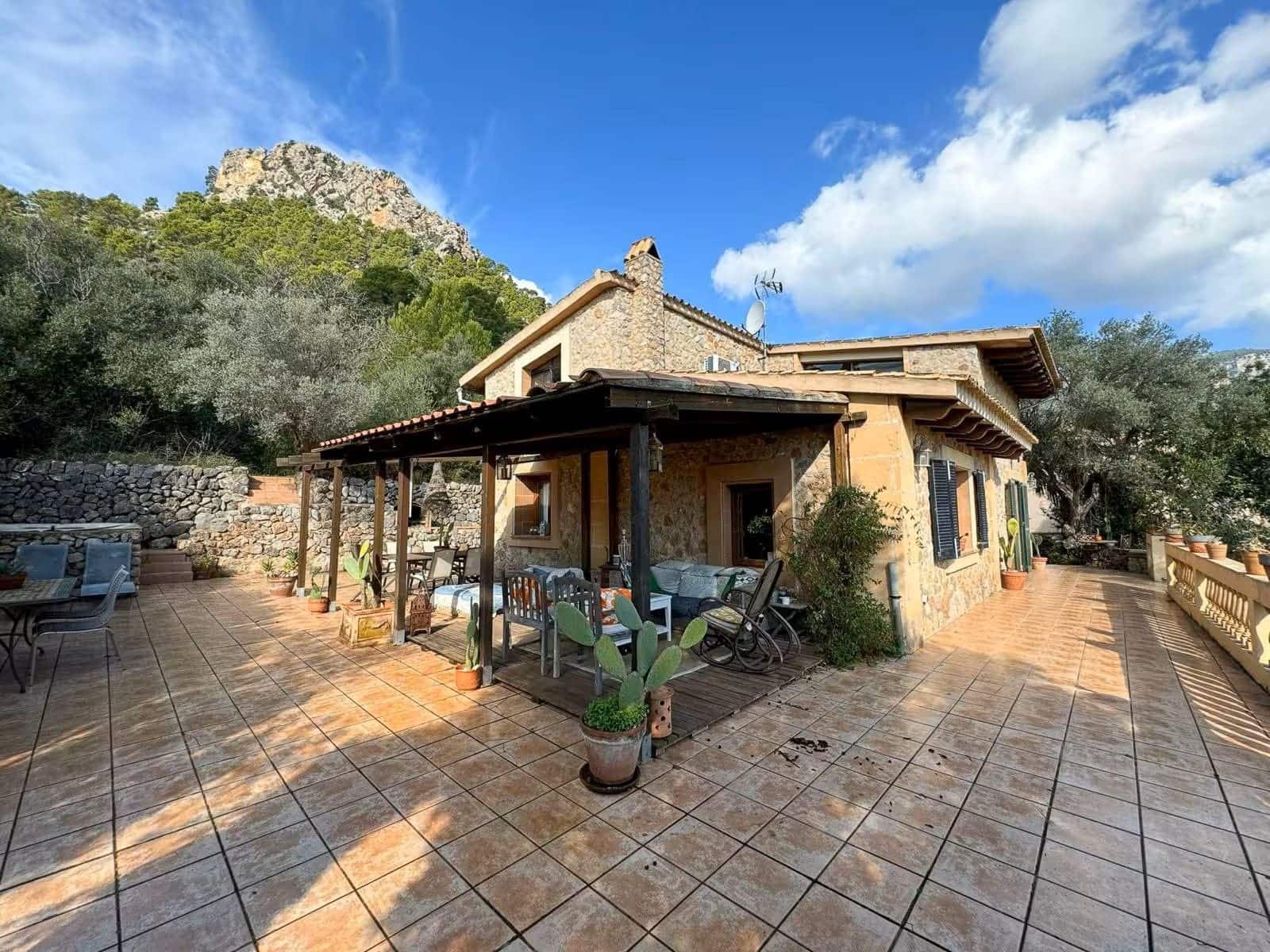 4 soveværelse Finca/Landehus til salg i Bunyola med swimmingpool - € 1.580.000 (Ref: 9810827)