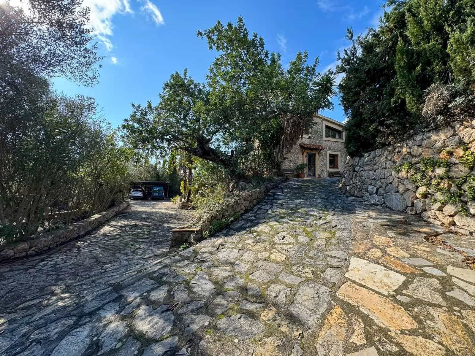 4 soveværelse Finca/Landehus til salg i Bunyola med swimmingpool - € 1.580.000 (Ref: 9810827)