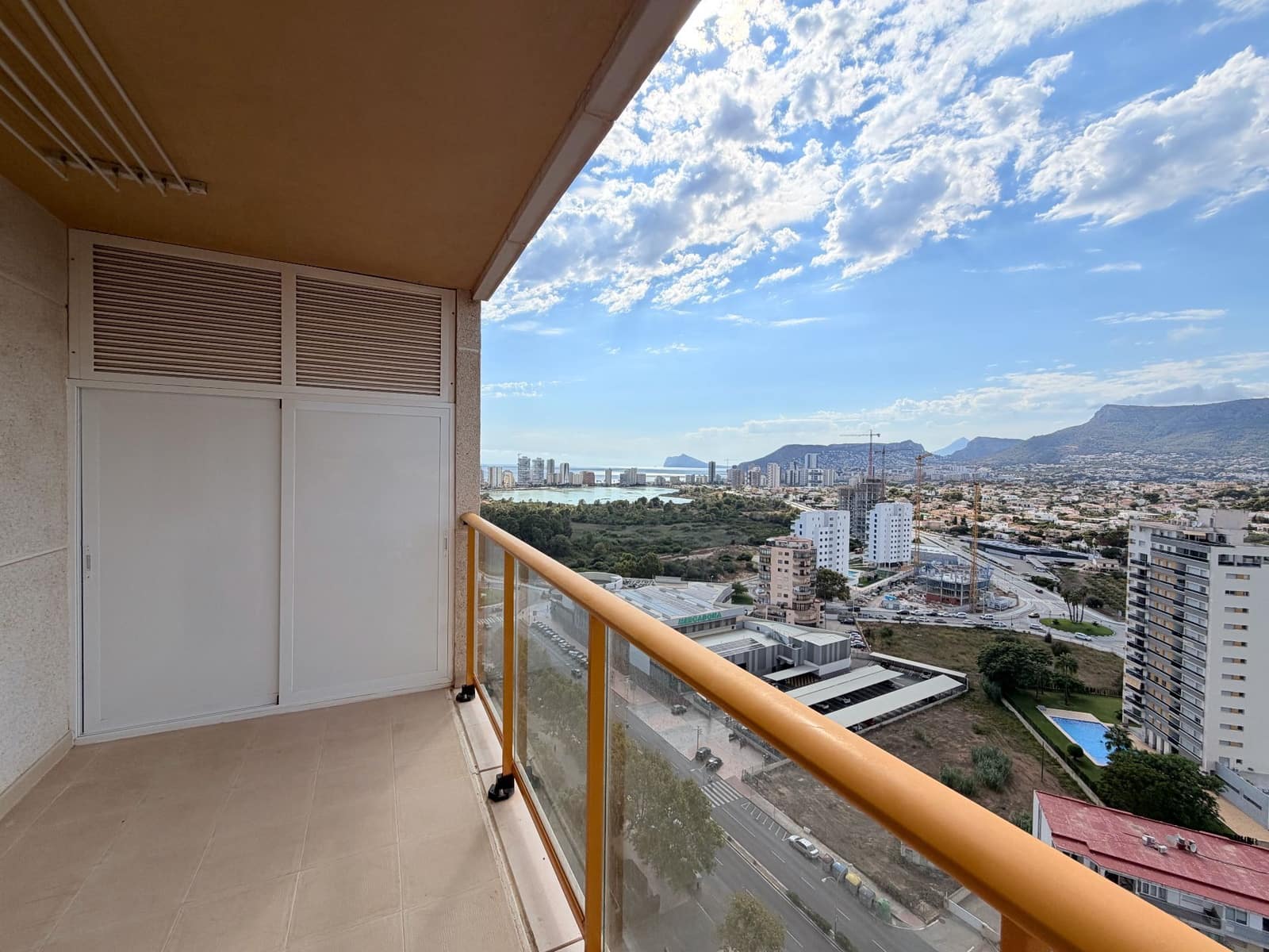 Leilighet til leie i Calpe / Calp med svømmebasseng garasje - € 900 (Ref: 10099642)