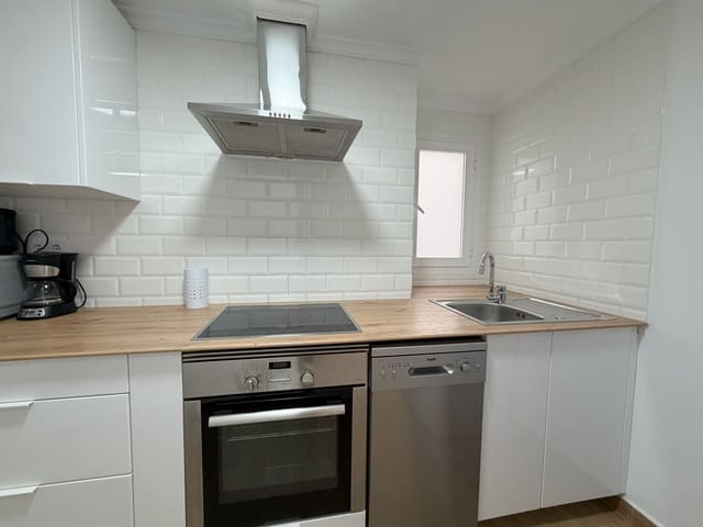 2 bedroom Apartment for rent in Levante - Playa Fossa, Calpe / Calp with pool garage - € 950 (Ref: 10173141)