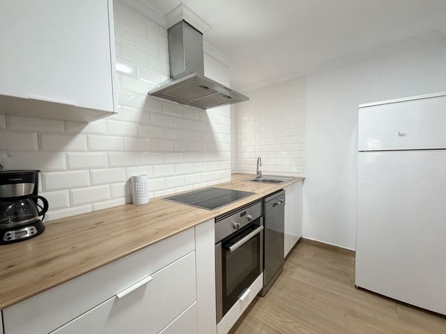 2 bedroom Apartment for rent in Levante - Playa Fossa, Calpe / Calp with pool garage - € 950 (Ref: 10173141)