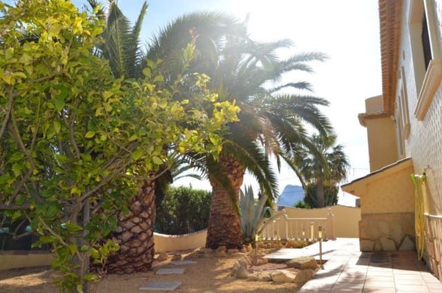 5 bedroom Villa for sale in Canuta, Calpe / Calp with pool garage - € 759,000 (Ref: 4350447)