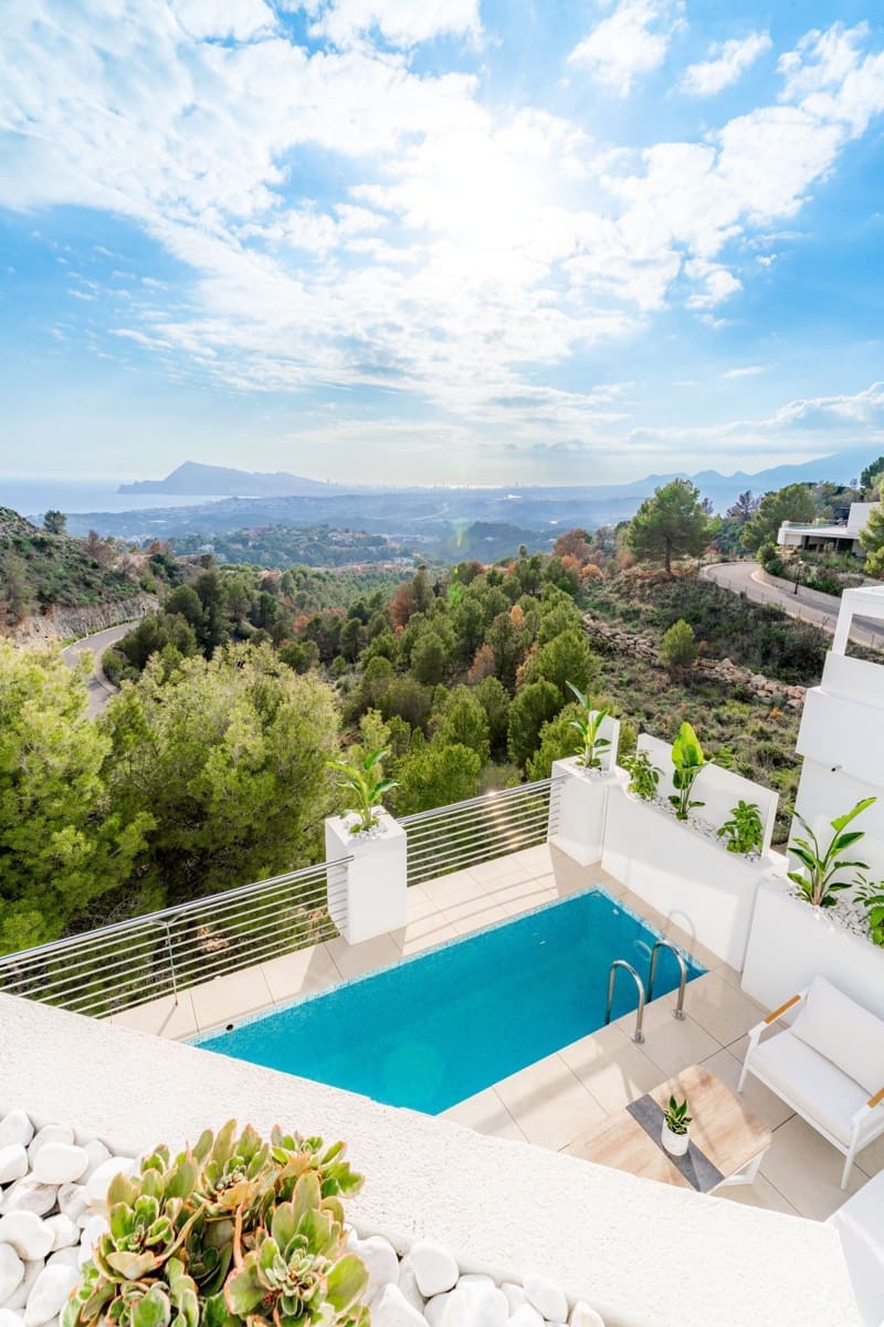 4 bedroom Villa for sale in Altea - € 1,095,000 (Ref: 7990753)