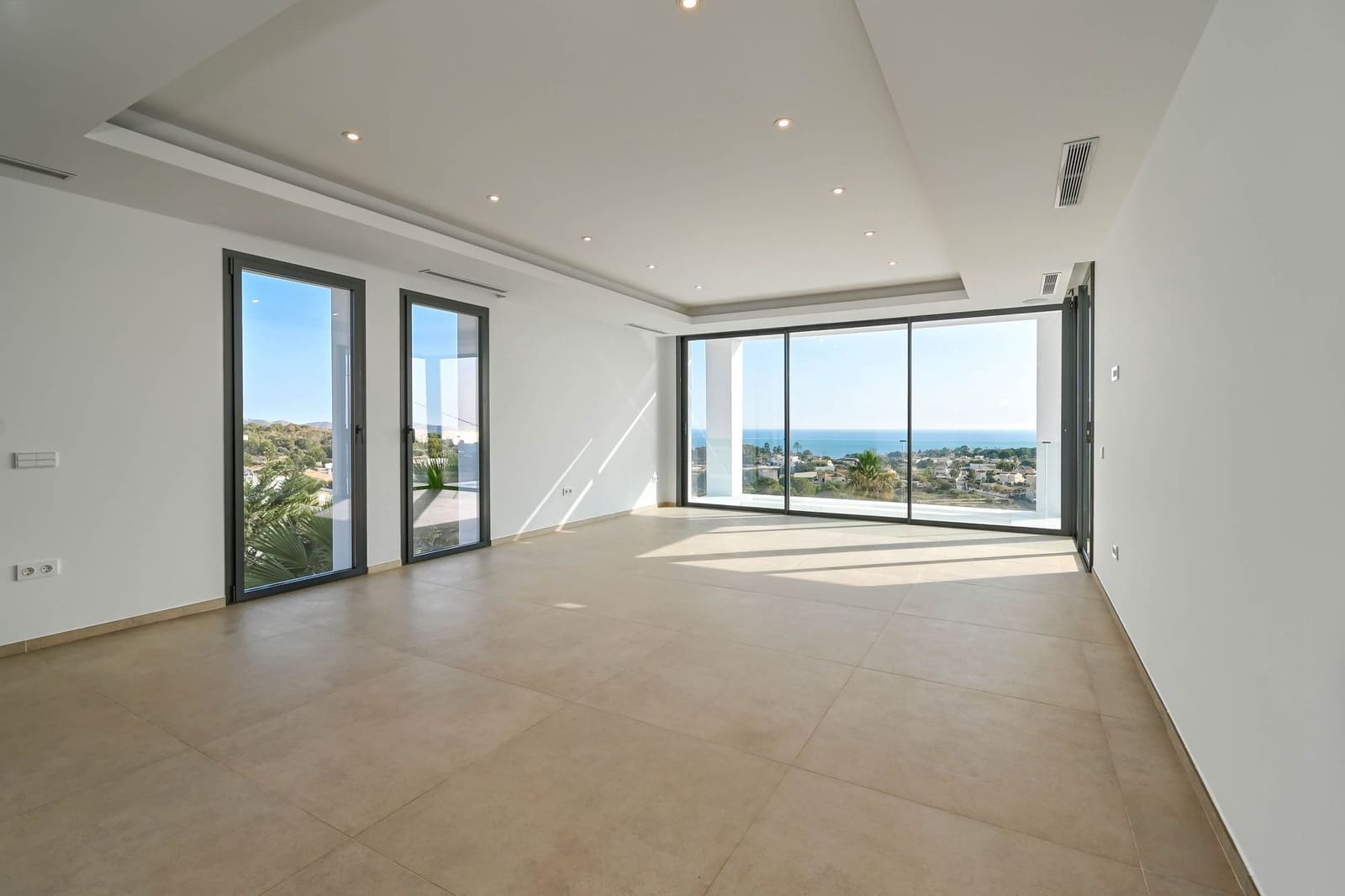 3 bedroom Villa for sale in Calpe / Calp - € 1,985,000 (Ref: 7990781)