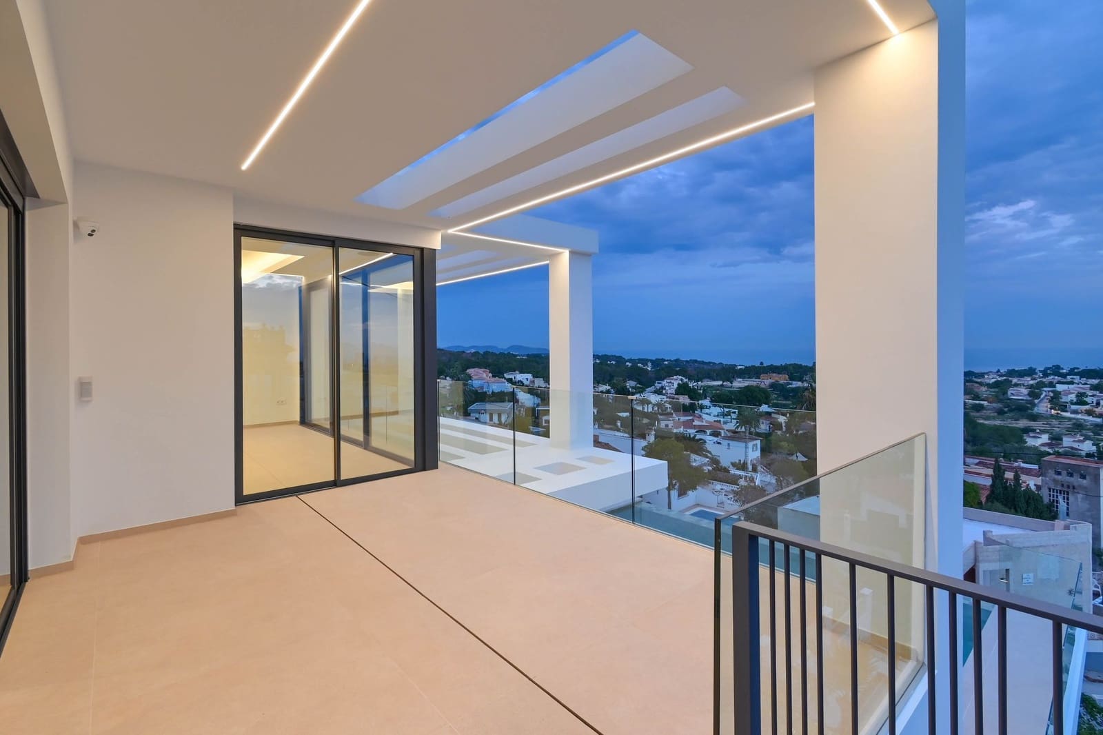 3 bedroom Villa for sale in Calpe / Calp - € 1,985,000 (Ref: 7990781)