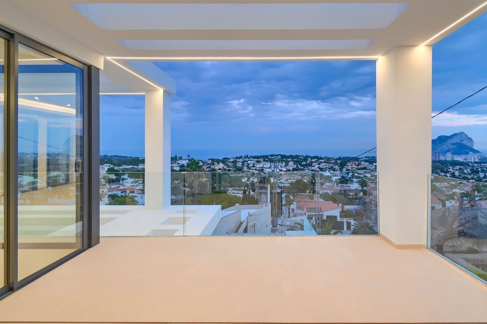 3 bedroom Villa for sale in Calpe / Calp - € 1,985,000 (Ref: 7990781)