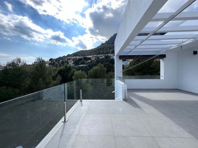 Chalet de 4 habitaciones en Calpe / Calp en venta con piscina garaje - 900.000 € (Ref: 7990796)