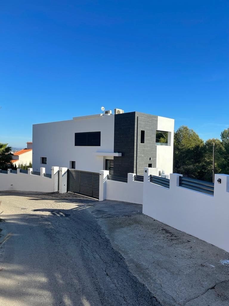 Chalet de 4 habitaciones en Calpe / Calp en venta con piscina garaje - 900.000 € (Ref: 7990796)