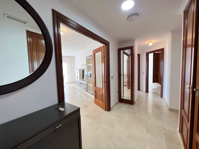 3 bedroom Apartment for sale in Pueblo, Calpe / Calp with garage - € 500,000 (Ref: 8134489)