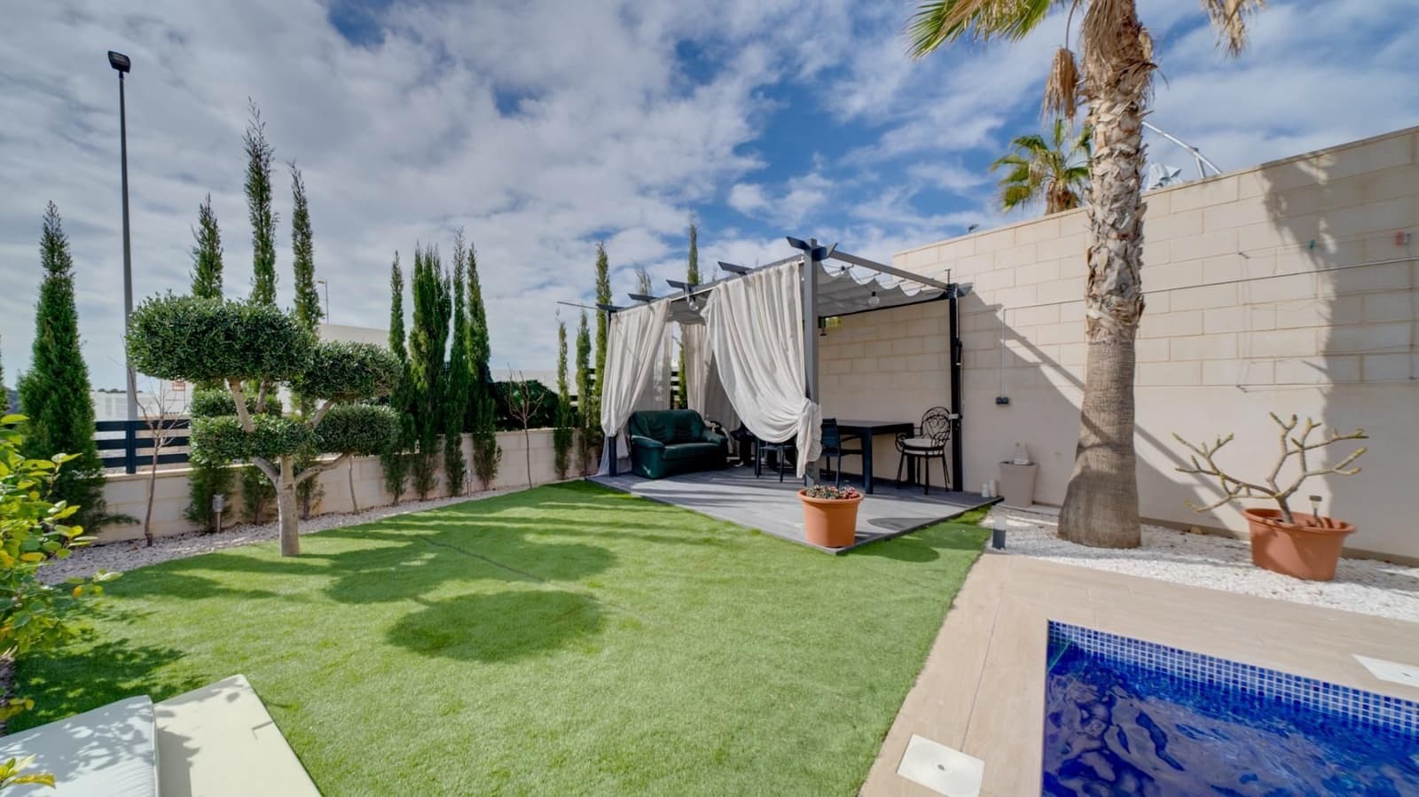 Chalet de 3 habitaciones en Finestrat en venta con garaje - 489.000 € (Ref: 8245129)