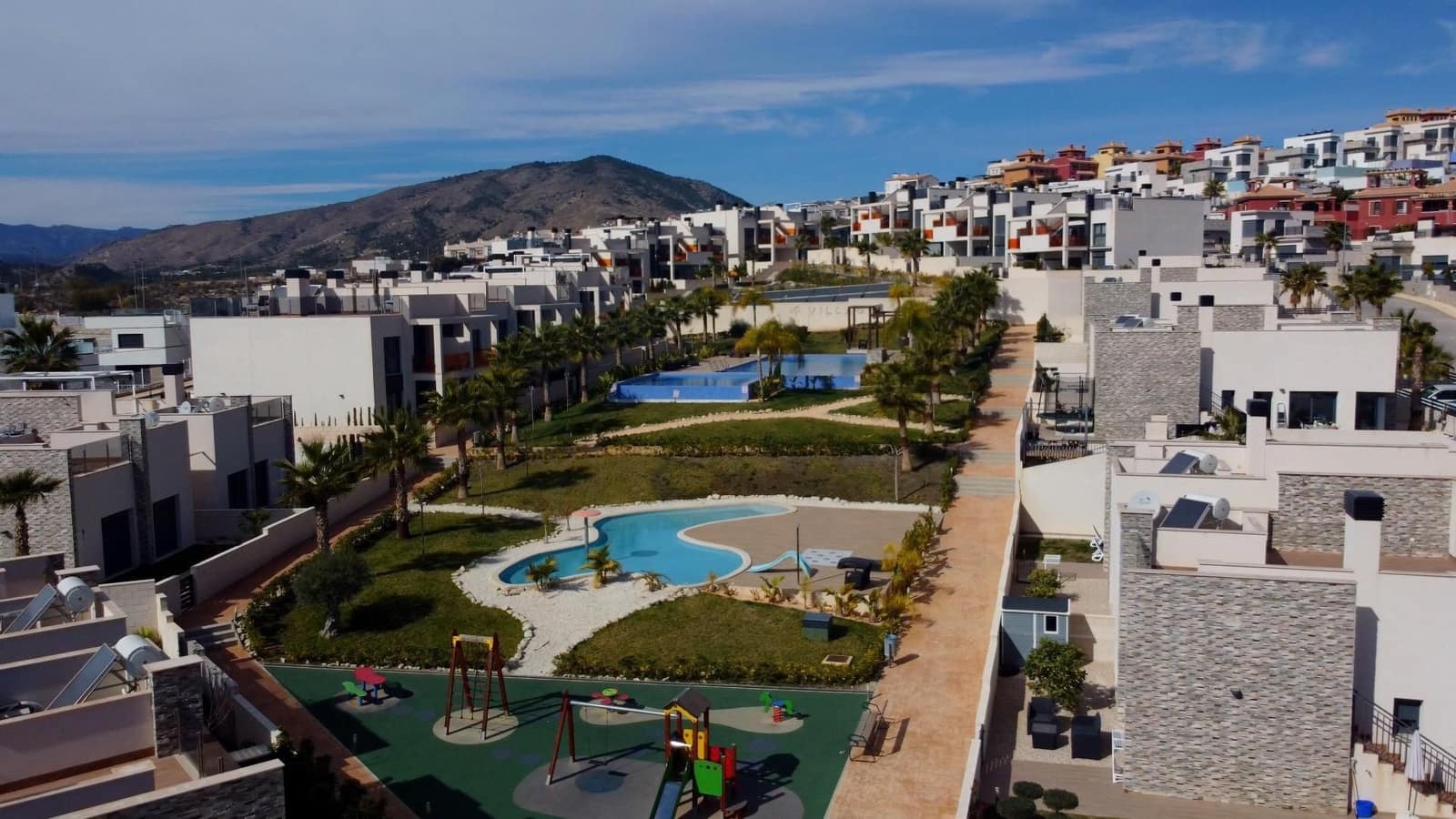 Chalet de 3 habitaciones en Finestrat en venta con garaje - 489.000 € (Ref: 8245129)