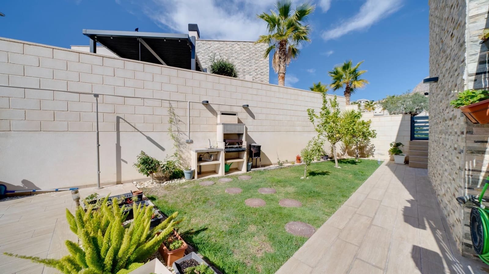 Chalet de 3 habitaciones en Finestrat en venta con garaje - 489.000 € (Ref: 8245129)