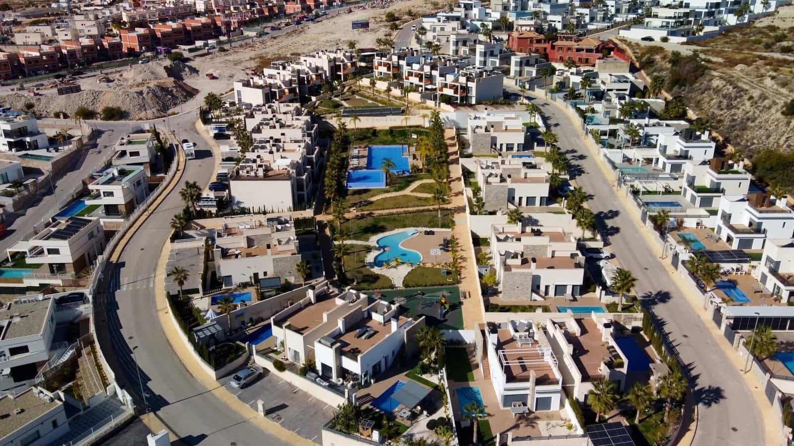 Chalet de 3 habitaciones en Finestrat en venta con garaje - 489.000 € (Ref: 8245129)