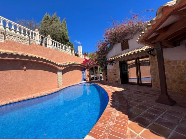 6 bedroom Villa for rent in Canuta, Calpe / Calp with pool garage - € 3,500 (Ref: 8283657)