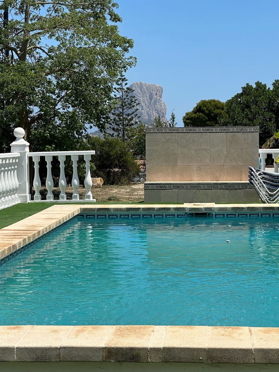 4 soveværelse Villa til leje i Calpe / Calp med swimmingpool garage - € 2.000 (Ref: 8472140)