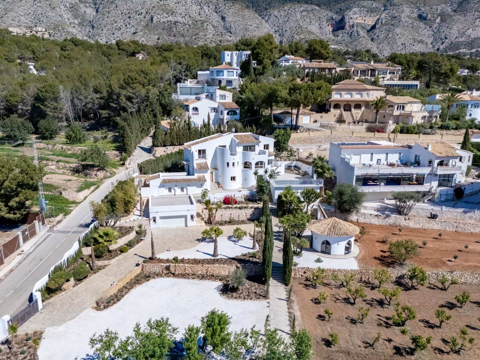 5 bedroom Villa for sale in Altea - € 1,495,000 (Ref: 8914863)