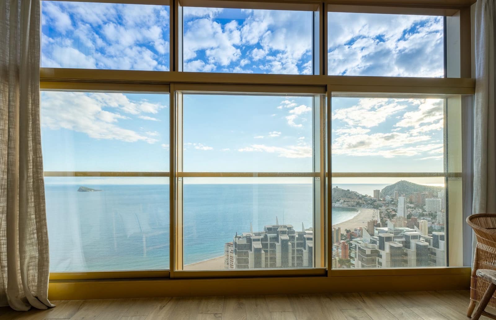 2 bedroom Apartment for sale in Benidorm with pool garage - € 790,000 (Ref: 8926055)