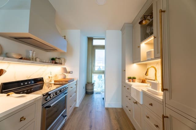 2 soverom Leilighet til salgs i Benidorm med svømmebasseng garasje - € 790 000 (Ref: 8926055)