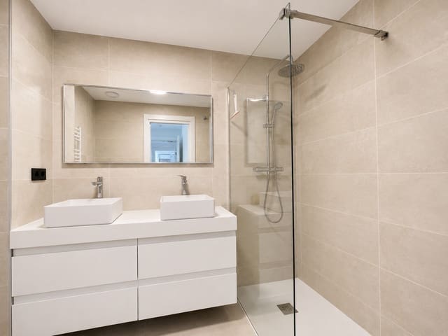 Apartamento de 2 habitaciones en Calpe / Calp en venta con piscina garaje - 445.000 € (Ref: 8975763)