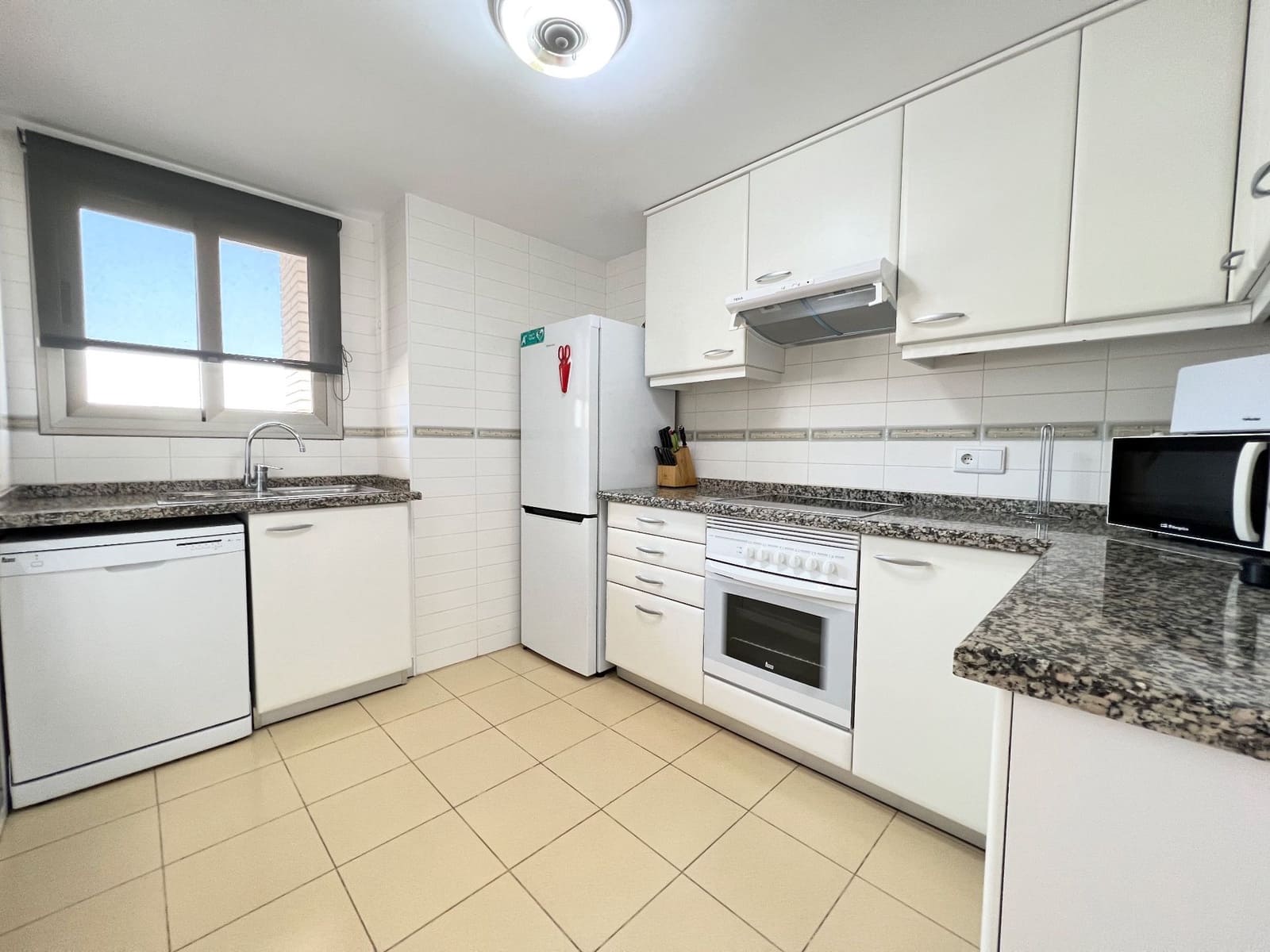 3 soveværelse Penthouse til leje i Calpe / Calp med swimmingpool garage - € 2.000 (Ref: 9036384)