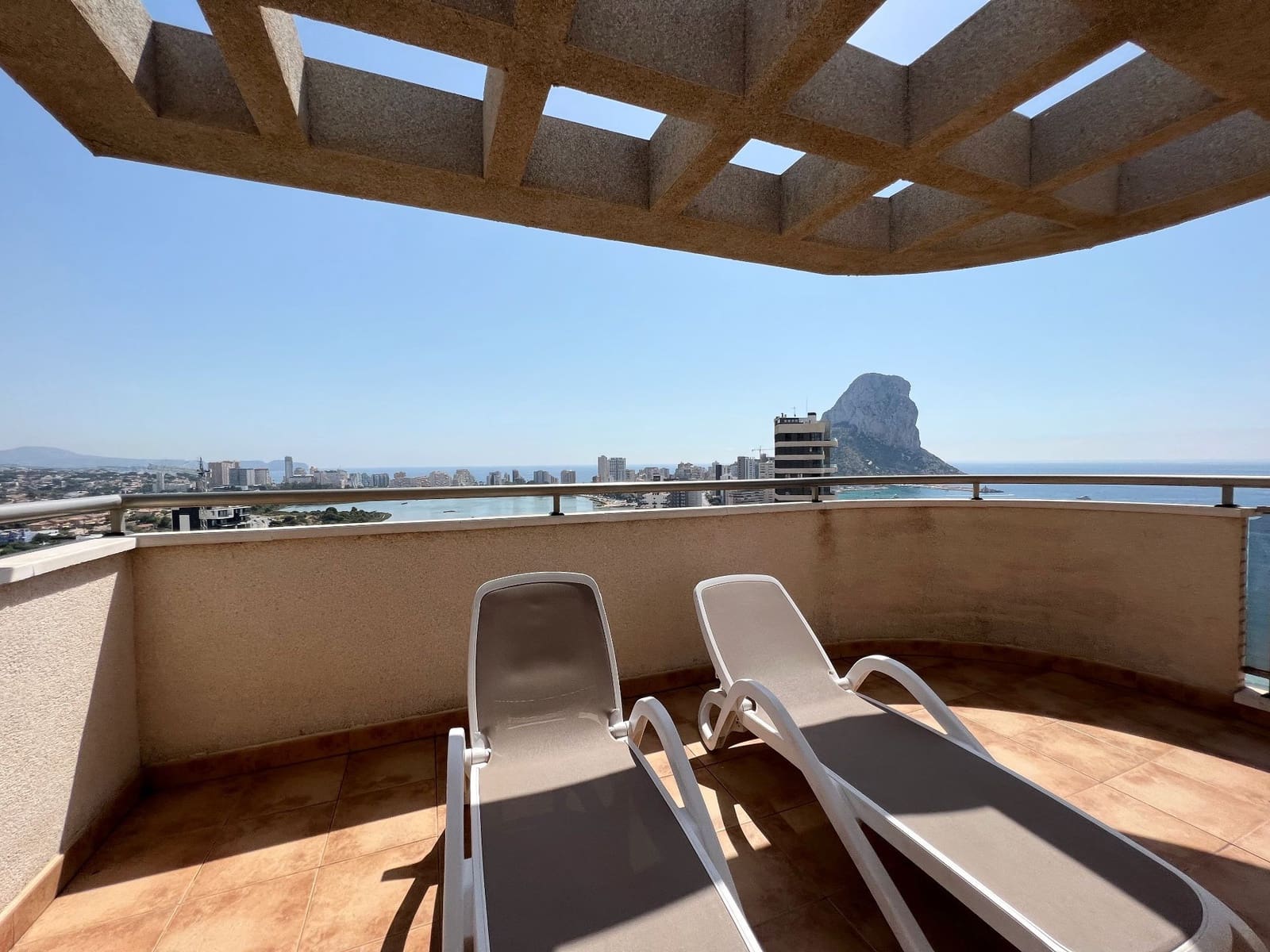 3 soveværelse Penthouse til leje i Calpe / Calp med swimmingpool garage - € 2.000 (Ref: 9036384)