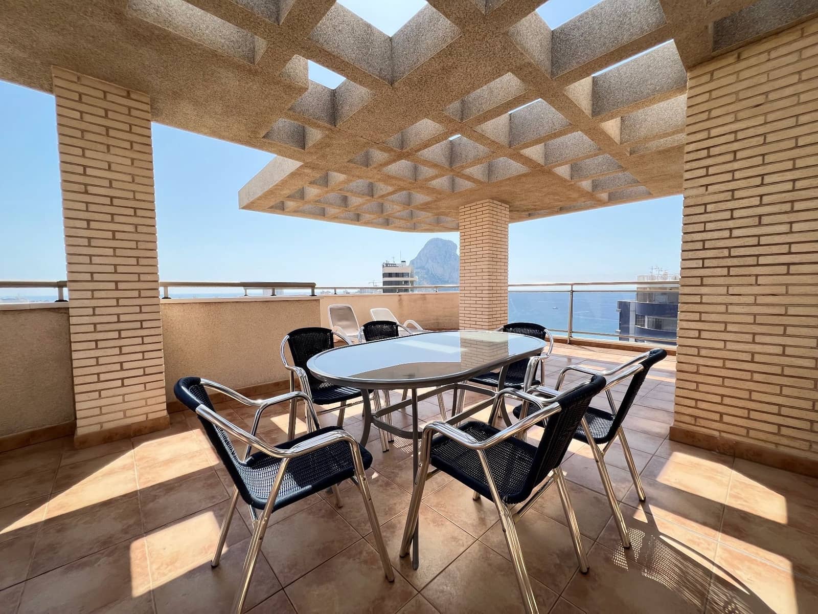 3 soveværelse Penthouse til leje i Calpe / Calp med swimmingpool garage - € 2.000 (Ref: 9036384)