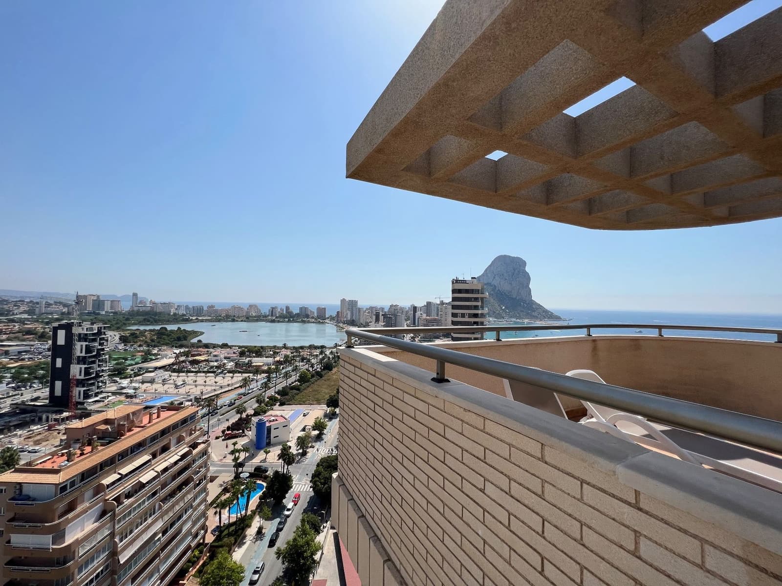 3 soveværelse Penthouse til leje i Calpe / Calp med swimmingpool garage - € 2.000 (Ref: 9036384)