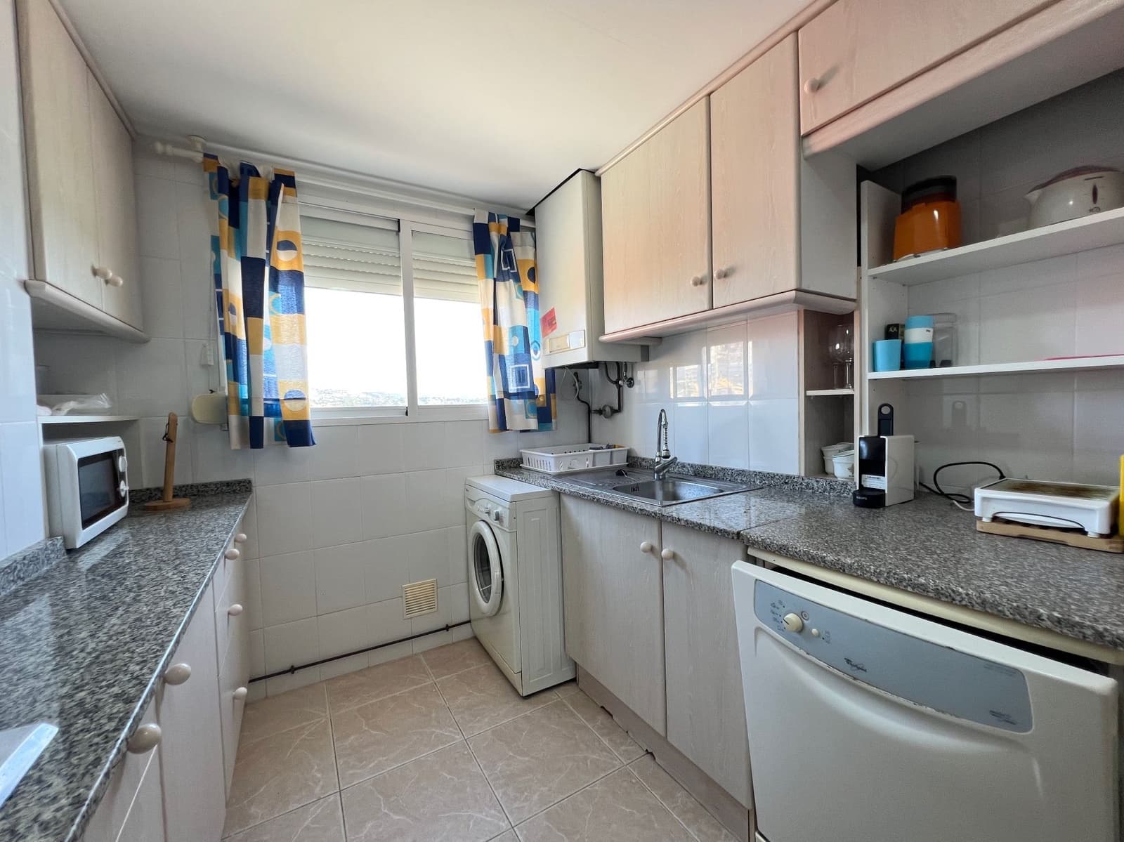 2 soverom Leilighet til leie i Calpe / Calp med svømmebasseng garasje - € 950 (Ref: 9206234)
