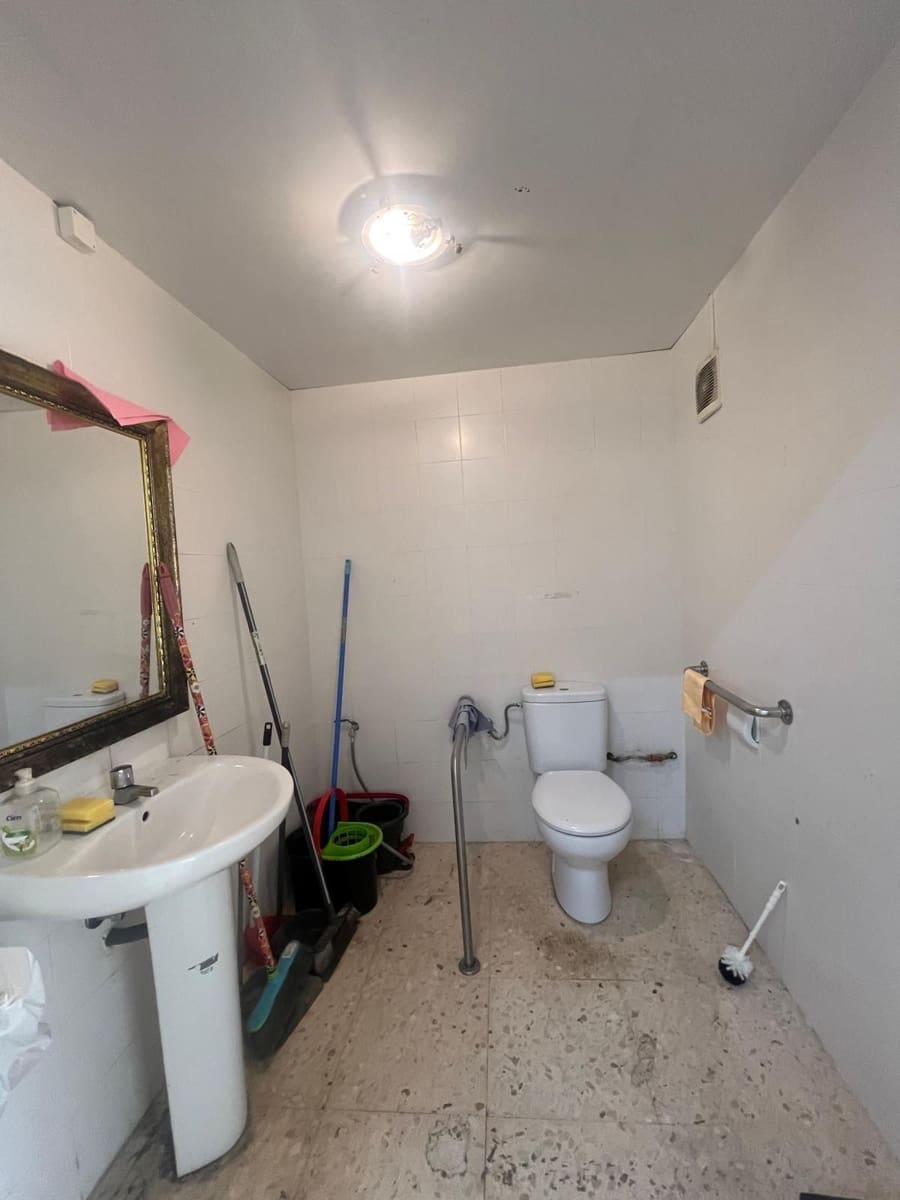 Kaupallinen myytävänä paikassa Calpe / Calp - 169 000 € (Ref: 9235976)