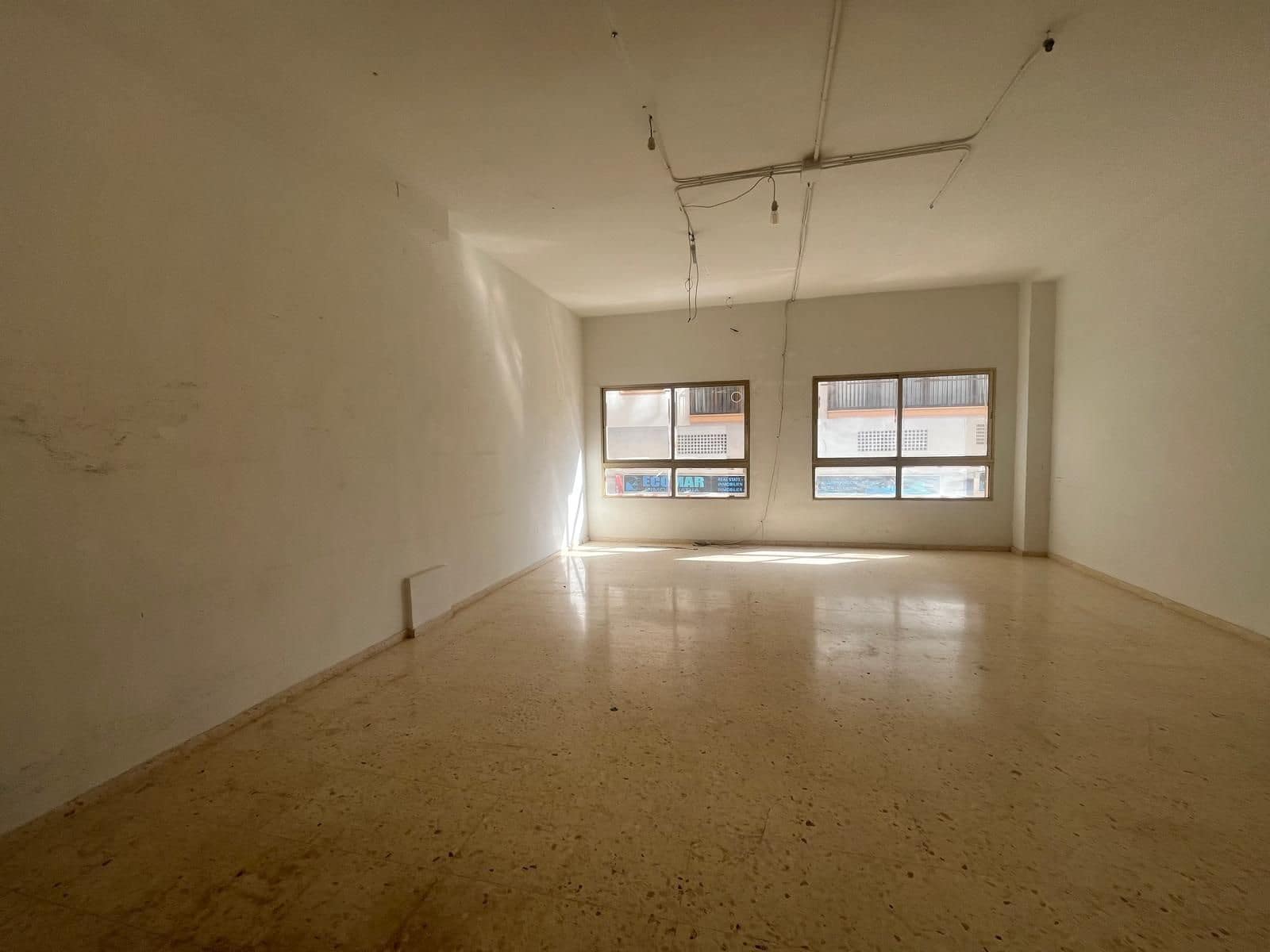 Kaupallinen myytävänä paikassa Calpe / Calp - 169 000 € (Ref: 9235976)