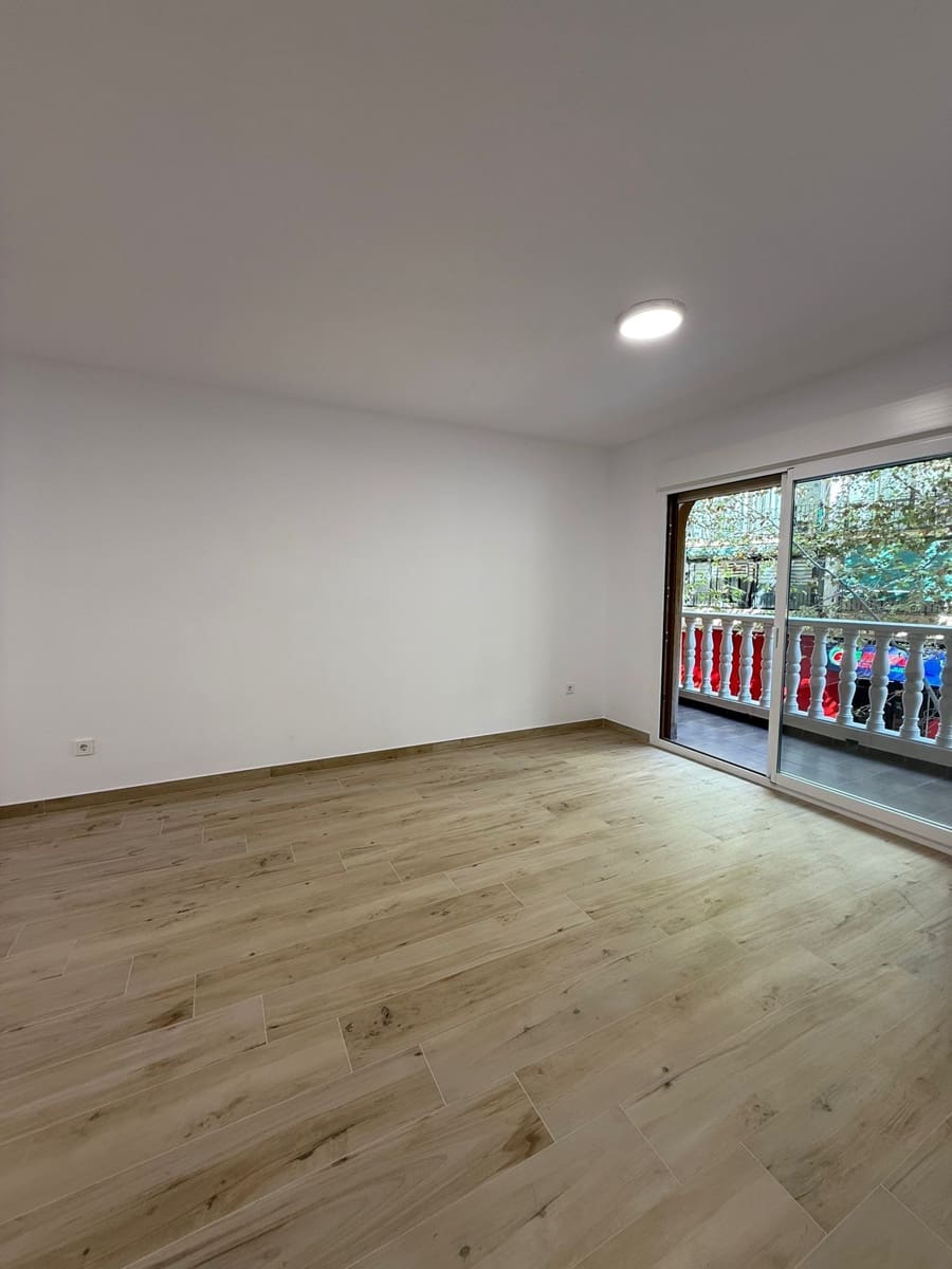 2 bedroom Apartment for rent in Calpe / Calp - € 1,300 (Ref: 9402854)