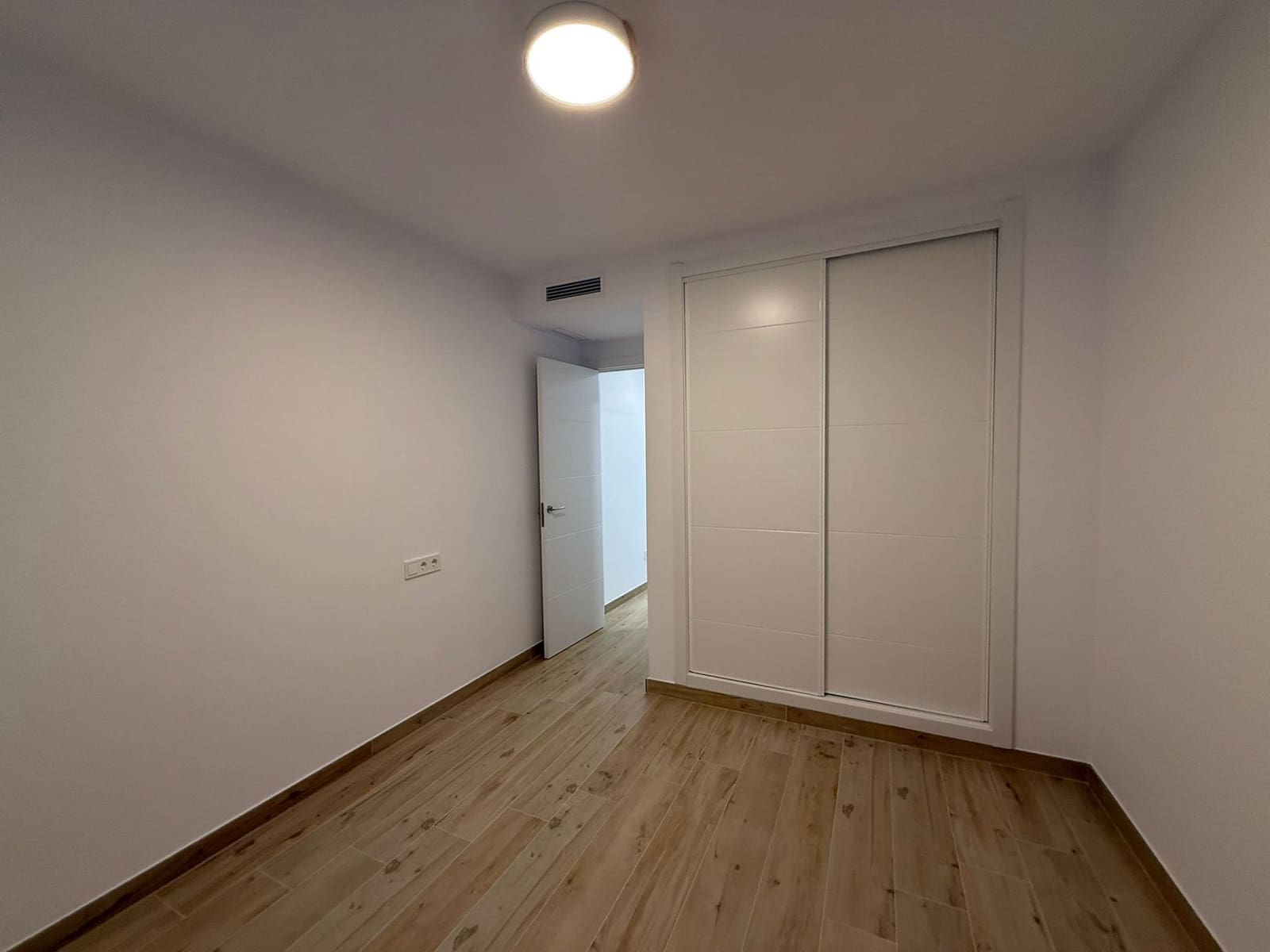 2 bedroom Apartment for rent in Calpe / Calp - € 1,300 (Ref: 9402854)