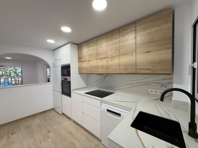 2 soveværelse Lejlighed til leje i Calpe / Calp - € 1.300 (Ref: 9402854)