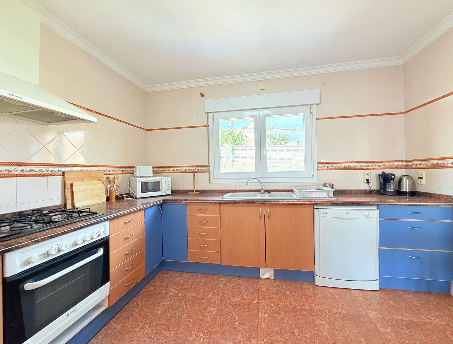 3 soverom Villa til leie i Calpe / Calp med svømmebasseng garasje - € 1 300 (Ref: 9455830)