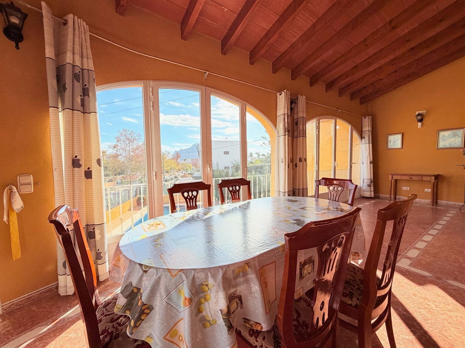 3 soverom Villa til leie i Calpe / Calp med svømmebasseng garasje - € 1 300 (Ref: 9455830)