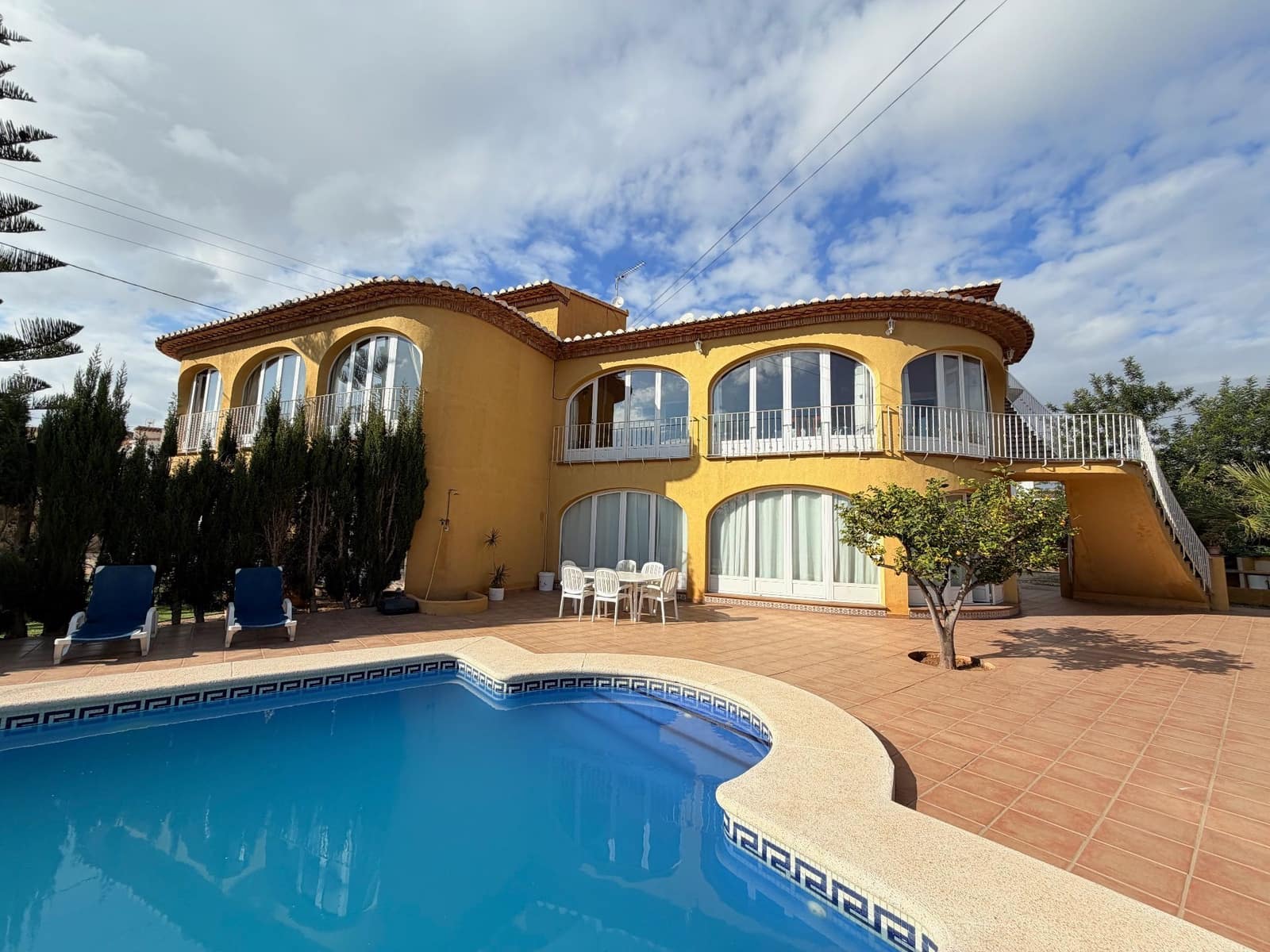 3 soverom Villa til leie i Calpe / Calp med svømmebasseng garasje - € 1 300 (Ref: 9455830)
