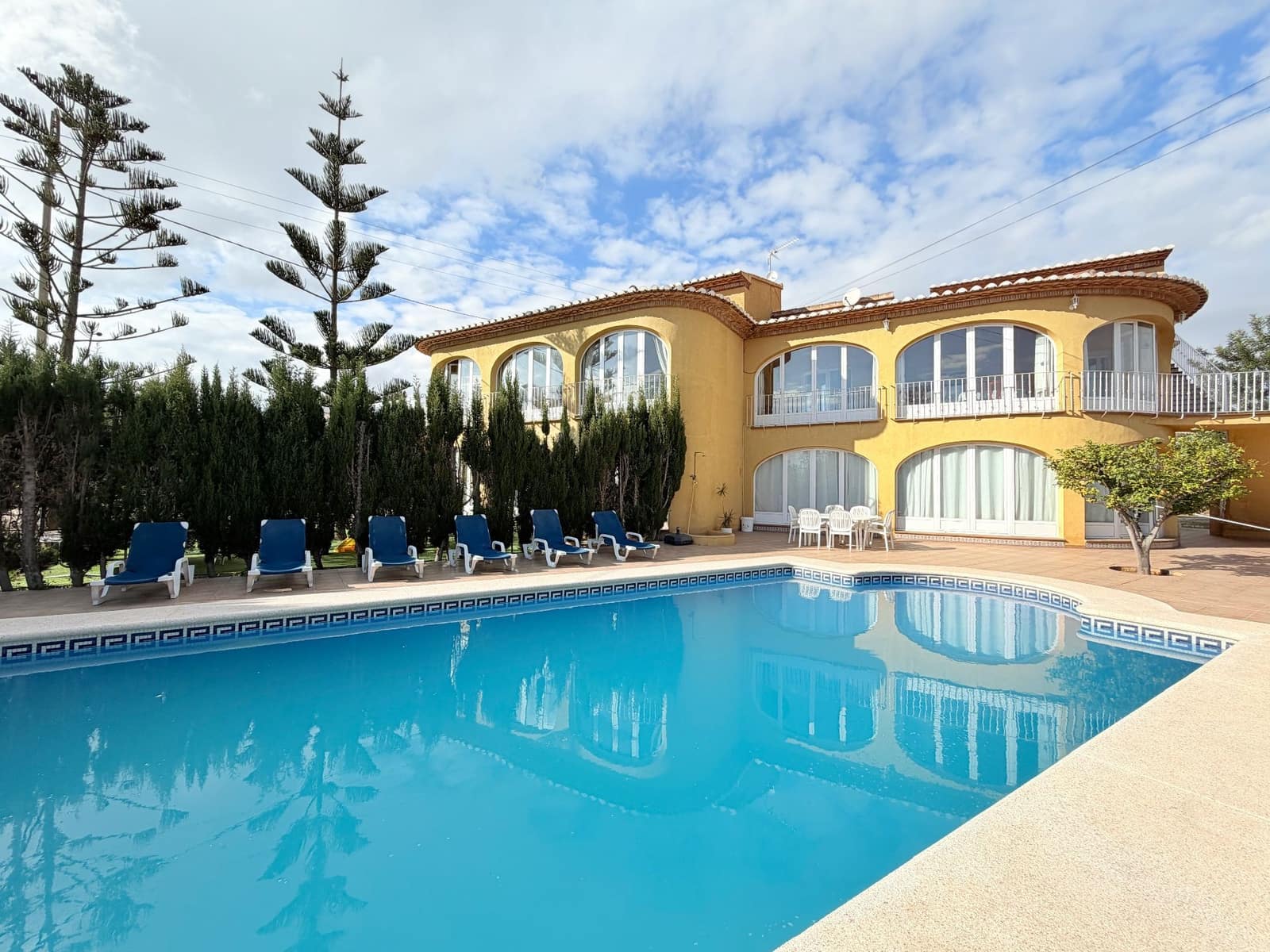 3 soverom Villa til leie i Calpe / Calp med svømmebasseng garasje - € 1 300 (Ref: 9455830)