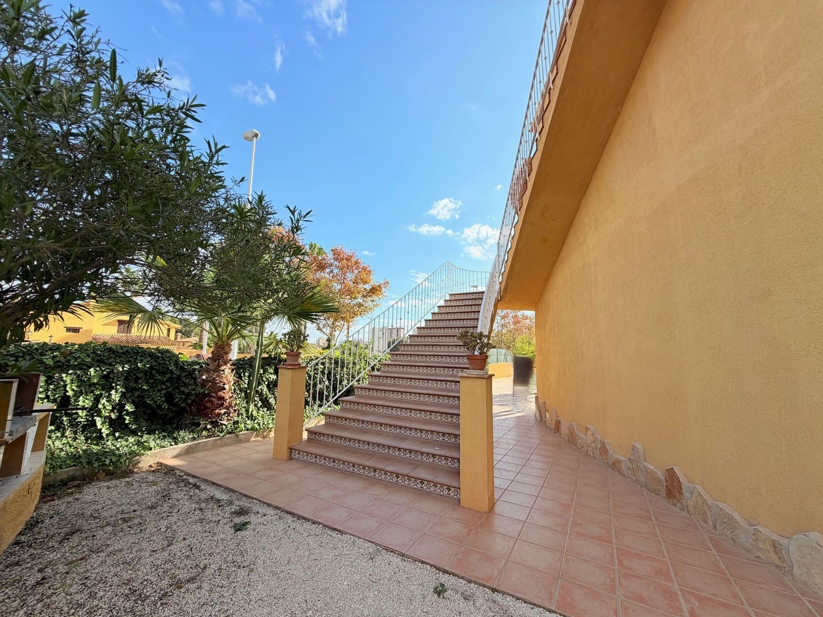3 soverom Villa til leie i Calpe / Calp med svømmebasseng garasje - € 1 300 (Ref: 9455830)