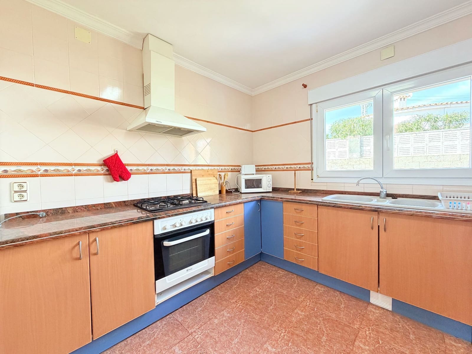 3 soverom Villa til leie i Calpe / Calp med svømmebasseng garasje - € 1 300 (Ref: 9455830)