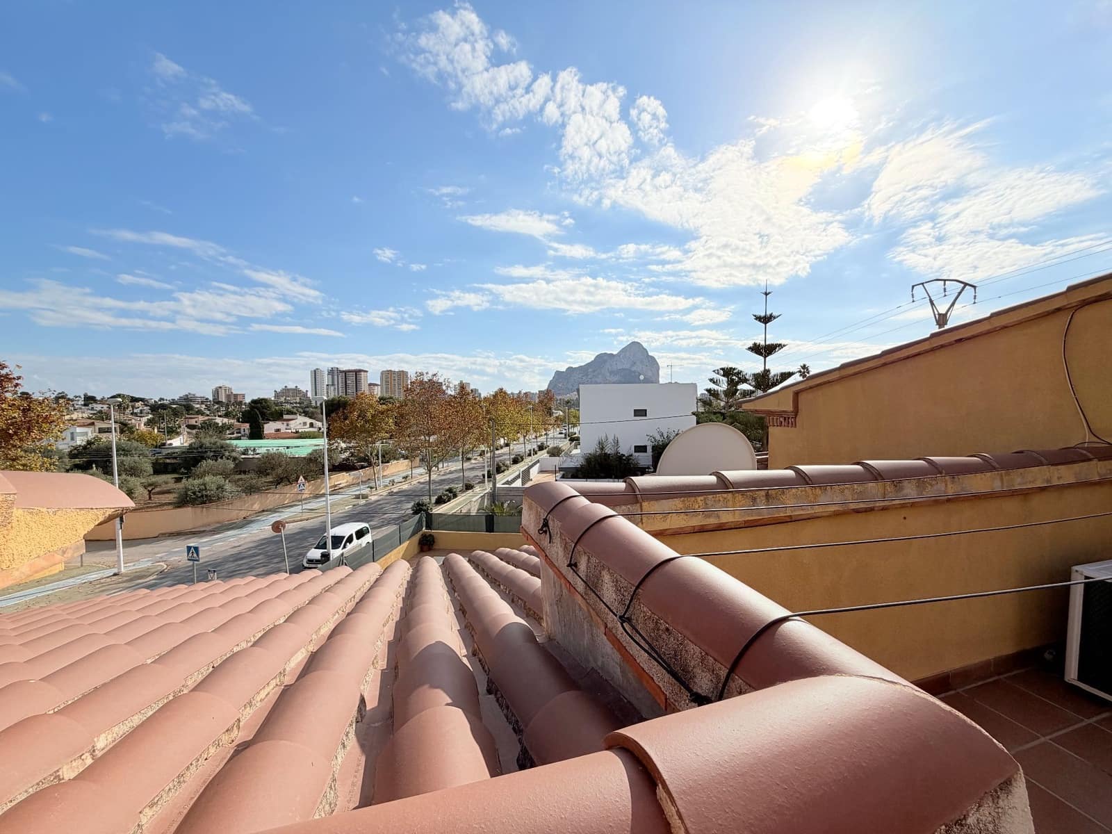 3 soverom Villa til leie i Calpe / Calp med svømmebasseng garasje - € 1 300 (Ref: 9455830)