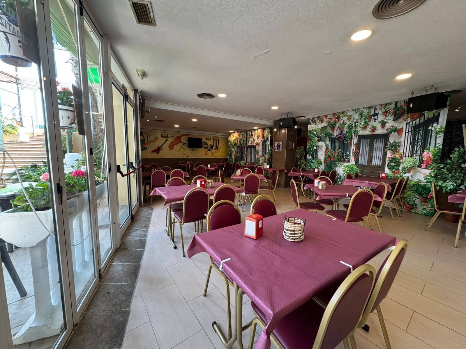 Kommersiell til salgs i Calpe / Calp - € 250 000 (Ref: 9714467)