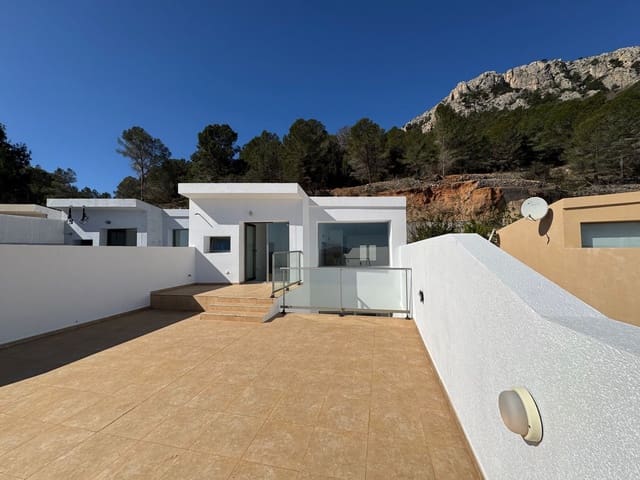 5 makuuhuone Bungalow myytävänä paikassa Calpe / Calp mukana uima-altaan 
autotalli - 568 500 € (Ref: 9751576)