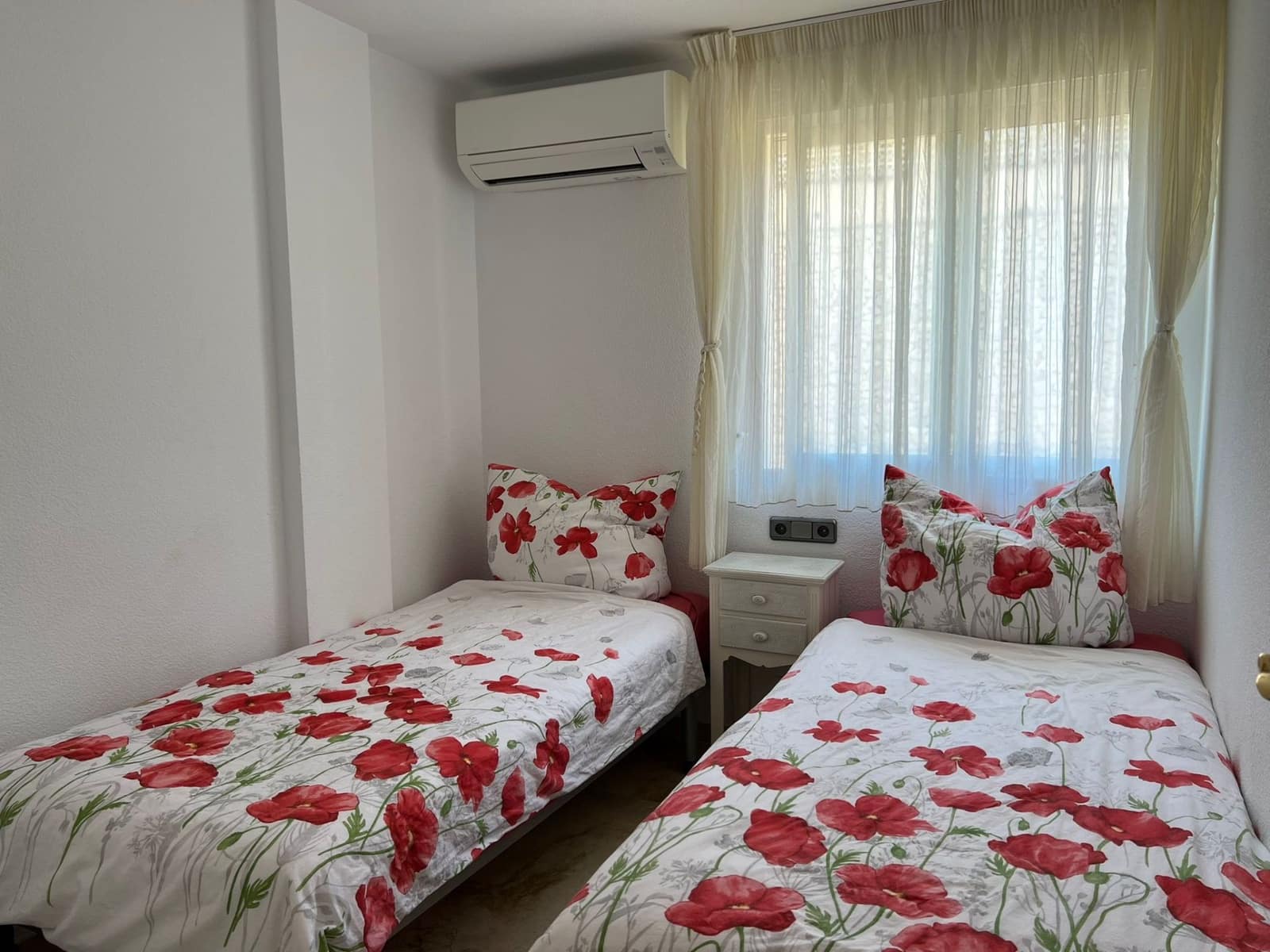 2 sovrum Lägenhet att hyra i Calpe / Calp med garage - 1 300 € (Ref: 9751577)