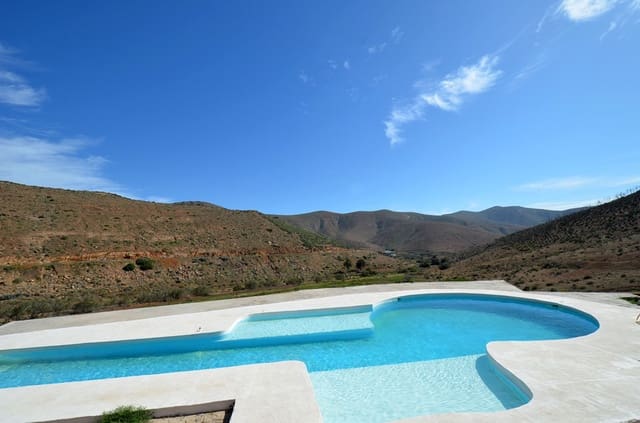 16 bedroom Finca/Country House for sale in Betancuria with pool garage - € 2,950,000 (Ref: 3835453)